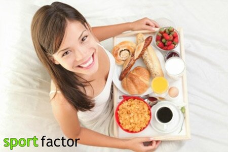 El desayuno es la comida más importante del día. Es cierto, también para las dietas enfocadas a perder perso. Leche, cereales, huevos, café, te contamos varias opciones para un desayuno variado y porqué no te lo puedes saltar desayuno_completo